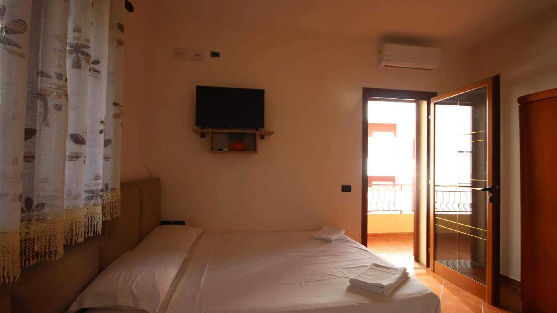 Vila Bajrami Vlorë 0*,  Albania