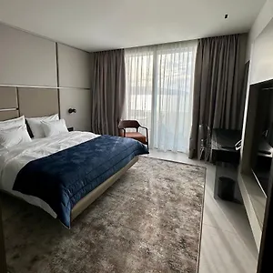 Abi's & Vlorë